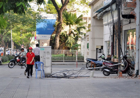 Vỉa hè quận 1 trước và sau khi ông Đoàn Ngọc Hải Via he quan 1 truoc va sau khi ong Doan Ngoc Hai