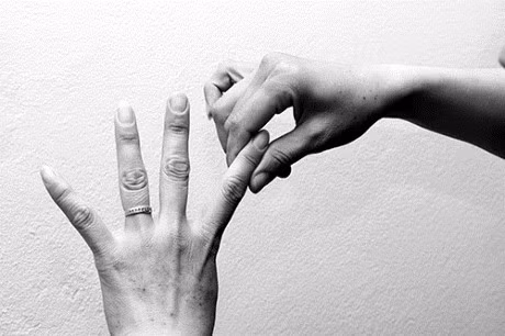 Be khop ngon tay, chan va he luy khon luong phai dep nen biet - Anh 2