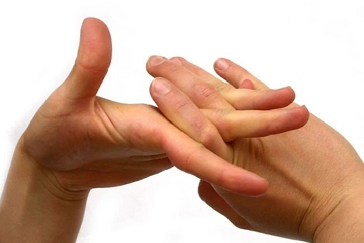 Bẽ khớp ngón tay, chân và hệ lụy khôn lường phái đẹp nên biết