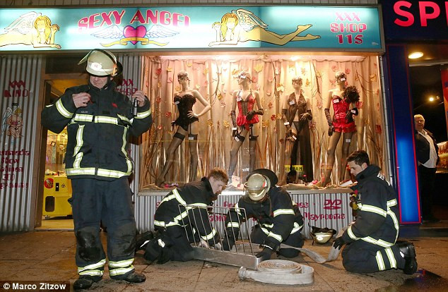 Đức: Suýt chết cháy vì mải xem phim khiêu dâm - Ảnh 2