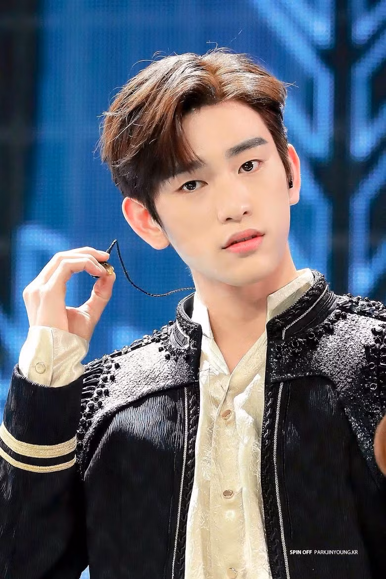 5 thần tượng K-Pop chia sẻ về mối tình đầu khó quên ảnh 1