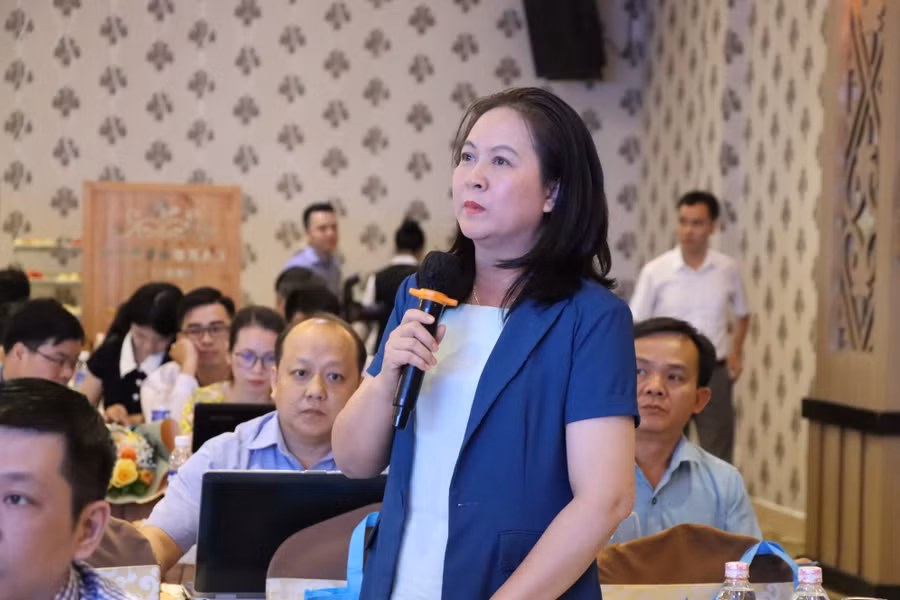 Đại diện Sở GD&amp;ĐT Đắk Lắk chia sẻ kinh nghiệm về thực hiện công tác truyền thông giáo dục.