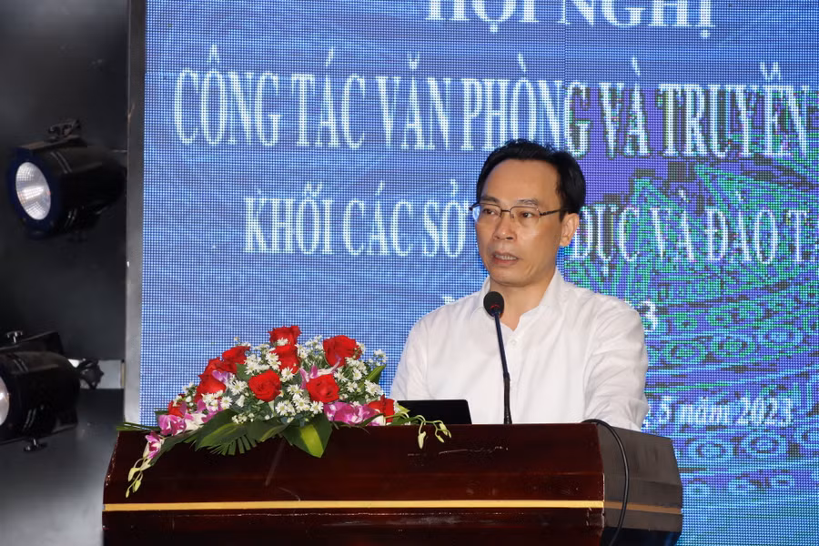 Thứ trưởng Hoàng Minh Sơn phát biểu chỉ đạo tại Hội nghị công tác văn phòng và truyền thông khối các Sở GD&amp;ĐT năm 2023.