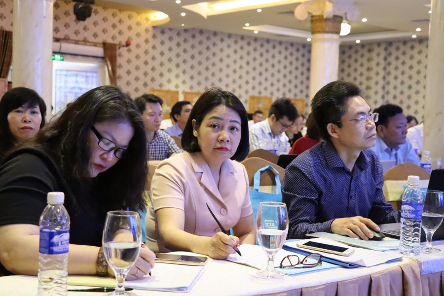 Hội nghị ghi nhận một số ý kiến, đề xuất của các Sở GD&amp;ĐT về bồi dưỡng, nâng cao chuyên môn, nghiệp vụ cho cán bộ công chức làm công tác văn phòng, đáp ứng yêu cầu chuyển đổi số.