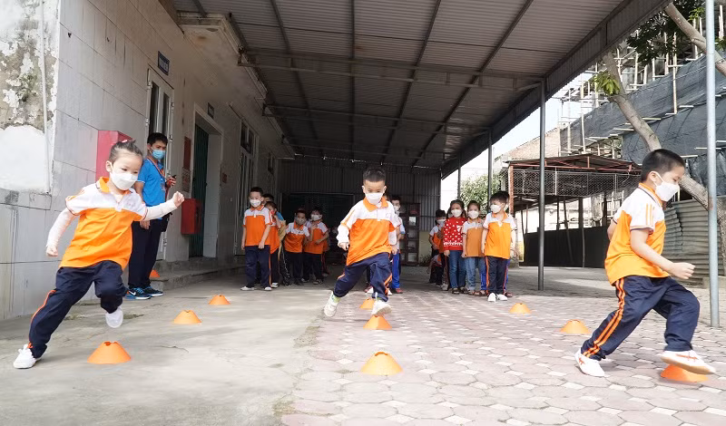 Giáo viên chủ nhiệm còn là người phối hợp với giáo viên bộ môn để giáo dục toàn diện học sinh.