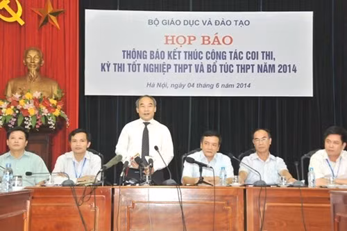 Thứ trưởng Nguyễn Vinh Hiển phát biểu tại buổi họp báo