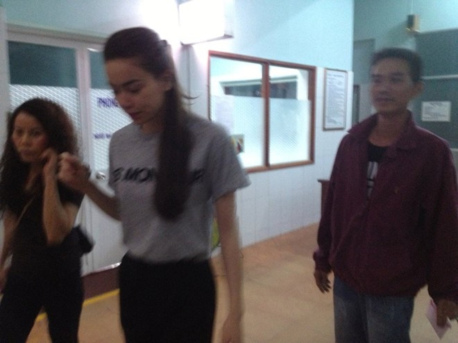 Ngay trong đêm, Hồ Ngọc Hà cùng mẹ ruột đã đến bệnh viện thăm hỏi người bị nạn. Sau đó, nữ ca sĩ chia sẻ sự ngỡ ngàng khi chứng kiến vụ tai nạn do chính chiếc xe Audi chở mình gây ra cũng như hứa sẽ hành động bằng tinh thần trách nhiệm và trái tim mình. d