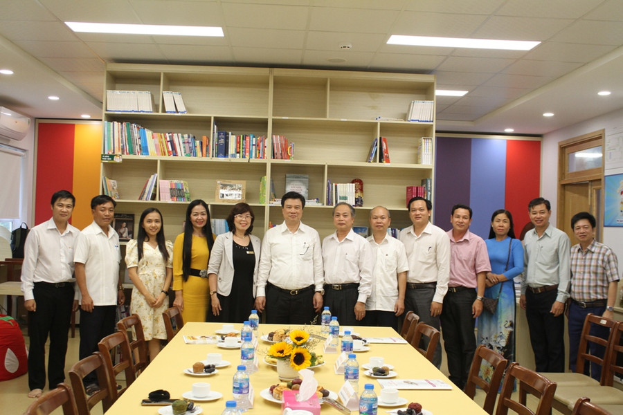 Thứ trưởng Nguyễn Hữu Độ thăm hỏi lãnh đạo, giáo viên Trường TH-THCS-THPT Tương Lai (TP Cao Lãnh, Đồng Tháp)