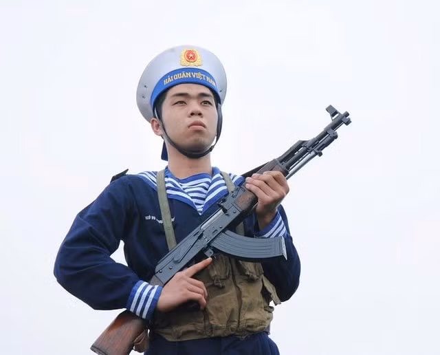 Giải mã ý nghĩa bộ quân phục của chiến sĩ Hải quân Việt Nam - Ảnh 2