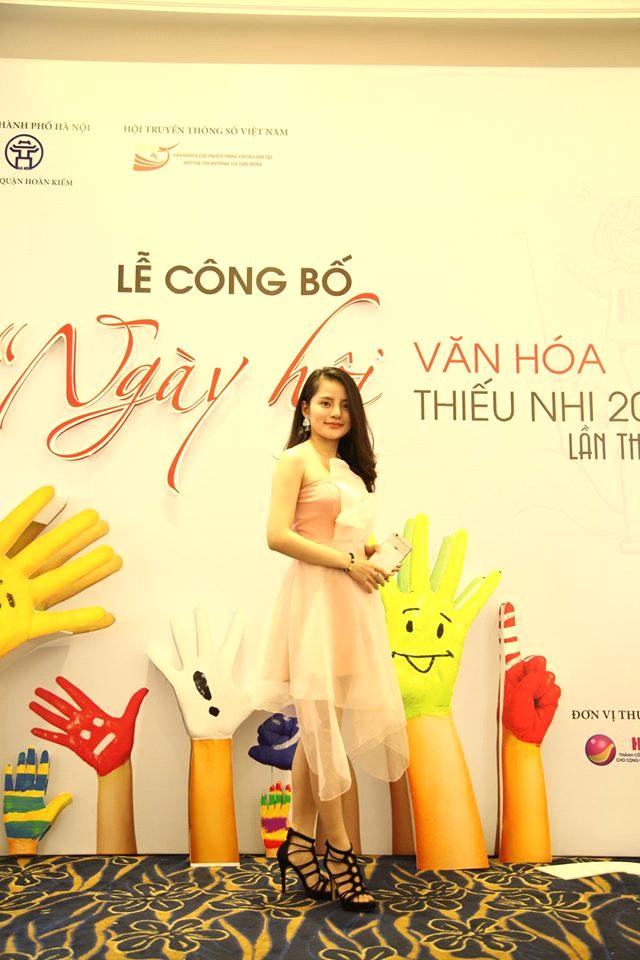 Hà Thu, Top 4 Giọng hát hay Hà Nội với giọng hát nhẹ nhàng nhưng không kém phần nội lực đã mang đến những màn trình diễn ấn tượng tại buổi lễ công bố. Dù thời gian chuẩn bị không nhiều nhưng Hà Thu đã kết hợp ăn ý cùng top mẫu nhí và chứng tỏ tài năng của mình.