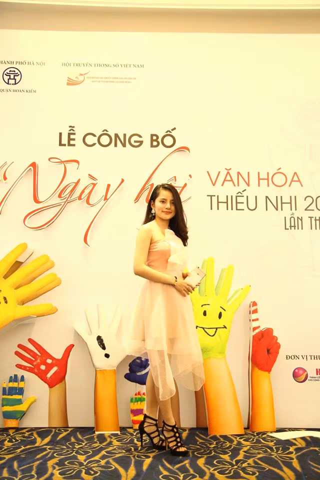 Hà Thu, Top 4 Giọng hát hay Hà Nội với giọng hát nhẹ nhàng nhưng không kém phần nội lực đã mang đến những màn trình diễn ấn tượng tại buổi lễ công bố. Dù thời gian chuẩn bị không nhiều nhưng Hà Thu đã kết hợp ăn ý cùng top mẫu nhí và chứng tỏ tài năng của mình.