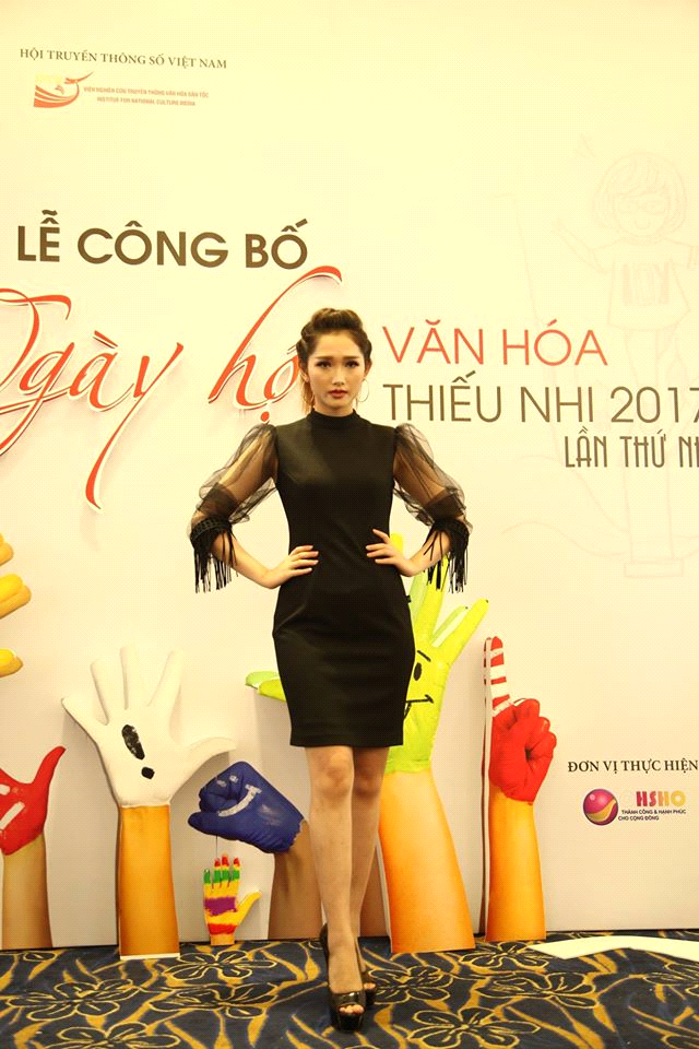 Hoa Khôi Duyên dáng Áo dài Việt Nam 2016 Lê Thị Linh Thùy (Thùy Sandy) mang đến vẻ đẹp cá tính nhưng không kém phần ấn tượng.