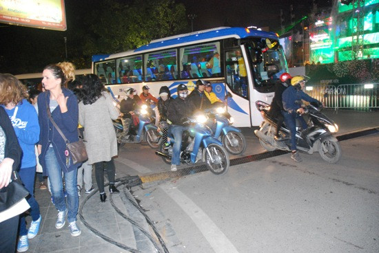 Người dân Thủ đô chật vật vì... Countdown ảnh 5