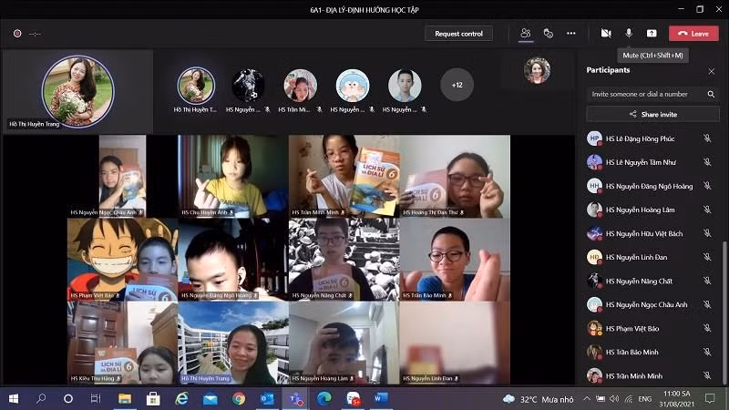 Lớp học trực tuyến của cô Hồ Thị Huyền Trang trong thời điểm giãn cách xã hội. Ảnh: NVCC