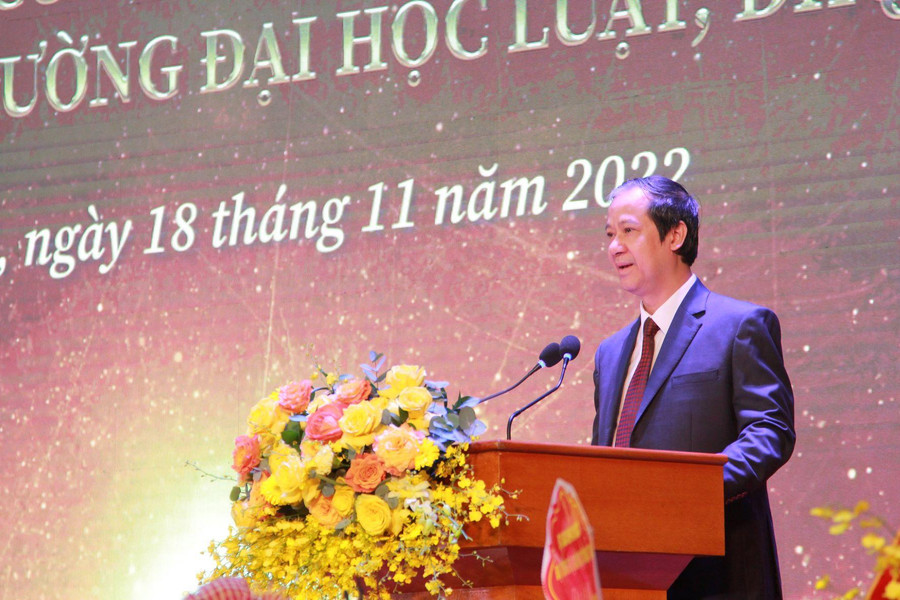Bộ trưởng Bộ GD&ĐT Nguyễn Kim Sơn phát biểu tại buổi lễ. Bộ trưởng Bộ GD&ĐT Nguyễn Kim Sơn phát biểu tại buổi lễ.