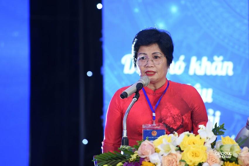 TS Hoàng Quý Châu, giảng viên Khoa Sư phạm, Chủ tịch Công đoàn Trường Đại học Quy Nhơn phát biểu tại buổi gặp mặt.