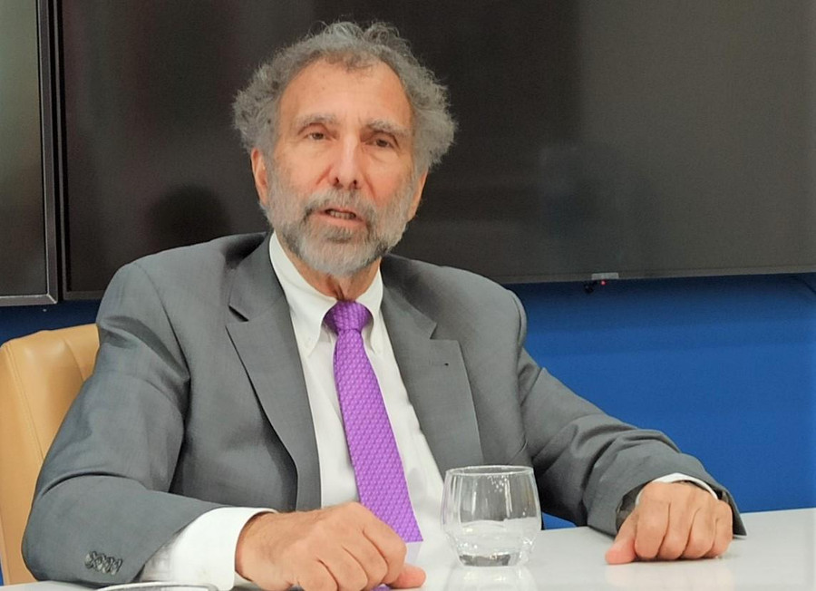 Giáo sư David Reibstein chia sẻ với báo chí xung quanh vấn đề xếp hạng quốc gia. Giáo sư David Reibstein chia sẻ với báo chí xung quanh vấn đề xếp hạng quốc gia.