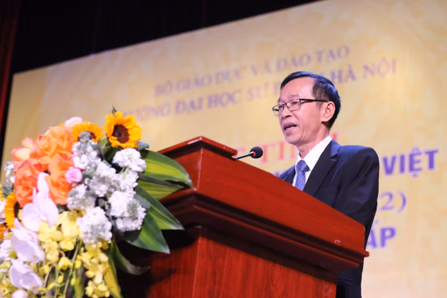 GS.TS. Nguyễn Văn Minh, Hiệu trưởng Trường ĐH Sư phạm Hà Nội phát biểu tại lễ Kỷ niệm 40 năm ngày Nhà giáo Việt Nam.