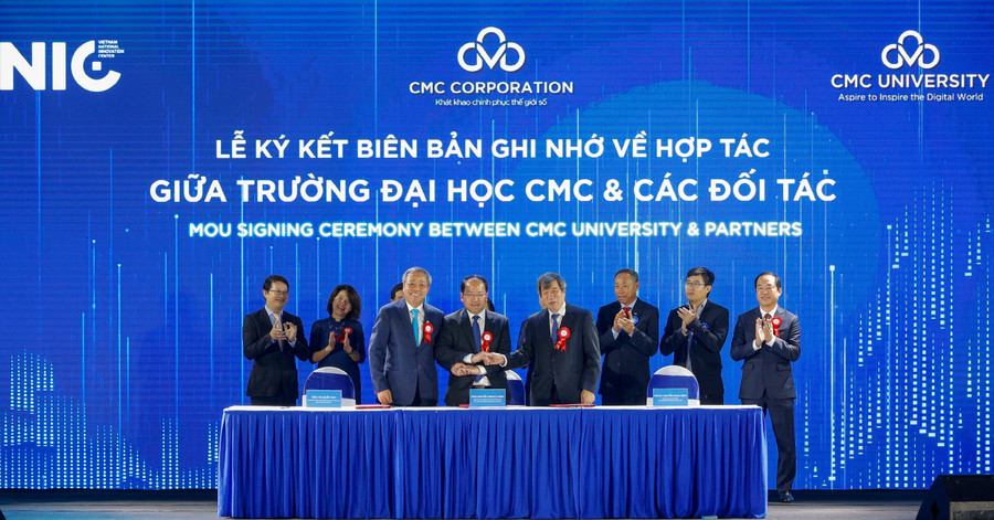 Trường ĐH CMC đã tổ chức ký kết các văn bản ghi nhớ với các đơn vị.