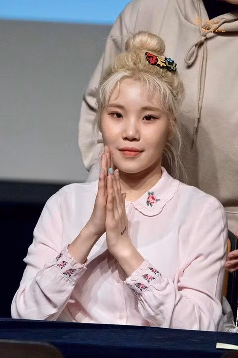 Than tuong Kpop co ngoai hinh khac xa sau 10 nam ra mat hinh anh 13 cfs14224_cho_minh_hoi_tai_sao_cac_ban_lai_cho_rang.jpg