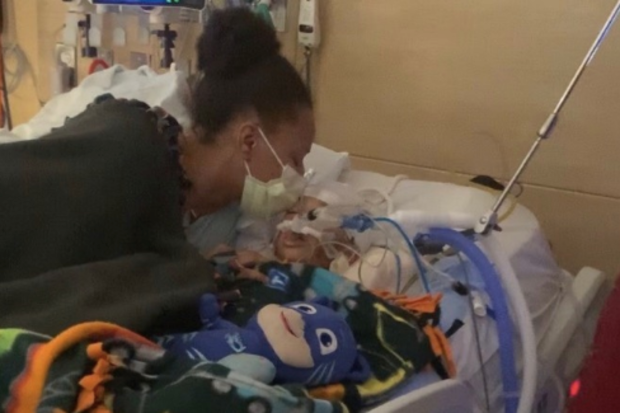 Najee qua đời vì không được điều trị đúng cách. Ảnh: CBS News. Con tu vong vi me tin loi ‘bac si’ tren mang hinh anh 2 screen_shot_2020_02_07_at_4_47_27_pm.png