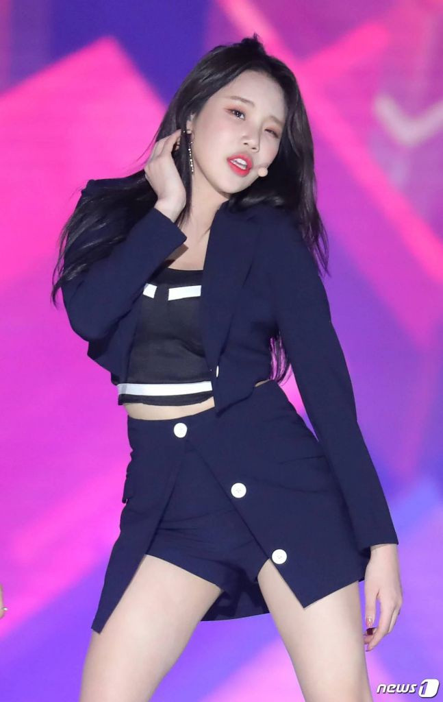 Ngoại hình khác xa sau 10 năm ra mắt của Lisa (Black Pink), G-Dragon, Ji Hyo (TWICE)... ảnh 14 Than tuong Kpop co ngoai hinh khac xa sau 10 nam ra mat hinh anh 14 jooE8_647x1024.jpg