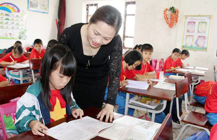 Tuyển dụng đặc cách giáo viên hợp đồng vào biên chế là chính sách nhân văn nhưng cần sự vào cuộc quyết liệt của các cấp quản lý địa phương. Ảnh: NT