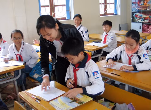 Hàng nghìn giáo viên hợp đồng trên cả nước có quyền hi vọng vào Công văn số 5378/BNV-CCVC của Bộ Nội vụ. Ảnh minh họa