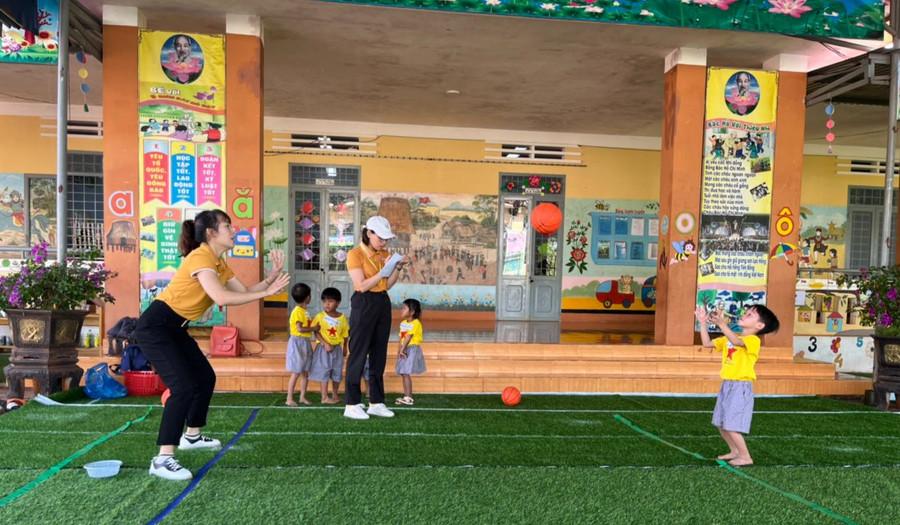 Giờ vận động của trẻ tại Trường MN Hoa Phong Lan, TP Pleiku.