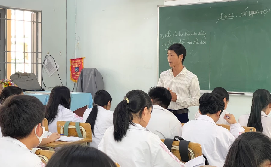 Thầy Giáp mong rằng, bản thân có sức khỏe để lo cho gia đình, báo hiếu cha mẹ và tiếp tục dạy học.
