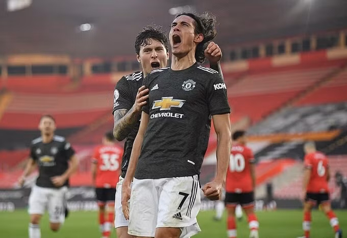 Cavani in dấu giày trong cả 3 bàn thắng của Man Utd.