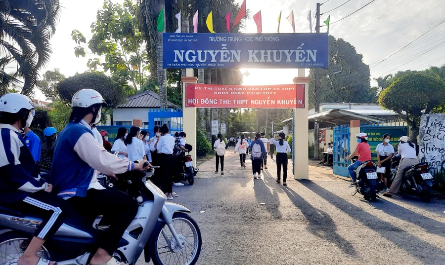 An Giang công bố điểm chuẩn trúng tuyển vào lớp 10 THPT năm 2023 - 2024.