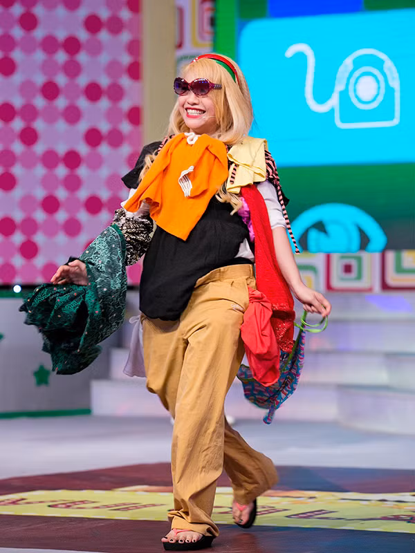 Dàn sao trẻ hồi teen với áo trắng khăn quàng đỏ