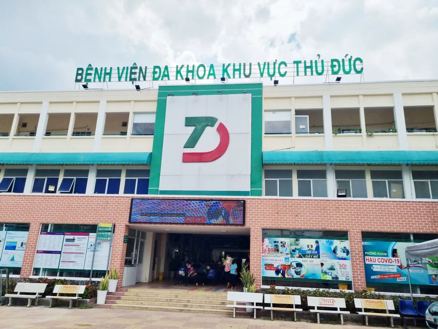 Bệnh viện Đa khoa Khu vực Thủ Đức (TP Thủ Đức) - nơi tiếp nhận 19 sinh viên ở ký túc xá Đại học Quốc gia TPHCM nghi ngộ độc thực phẩm. 