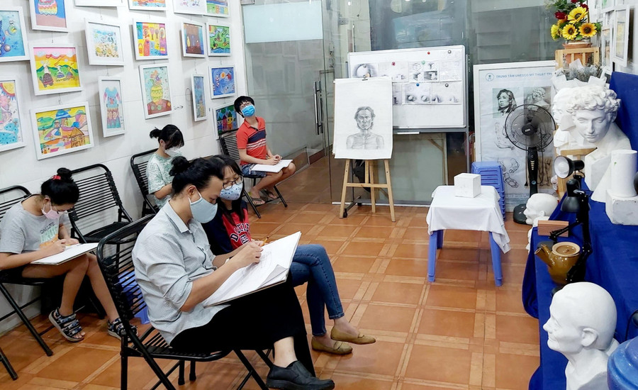 Nhiều học sinh vẫn có nhu cầu học các môn Nghệ thuật. Ảnh: TG Nhiều học sinh vẫn có nhu cầu học các môn Nghệ thuật. Ảnh: TG