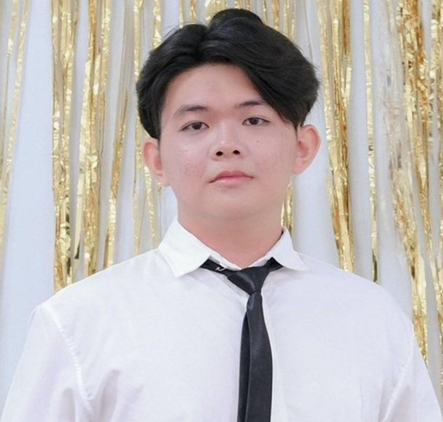 Em Trịnh Đăng Khoa, thủ khoa Kỳ thi tốt nghiệp THPT năm 2022 tỉnh Sóc Trăng. Em Trịnh Đăng Khoa, thủ khoa Kỳ thi tốt nghiệp THPT năm 2022 tỉnh Sóc Trăng.