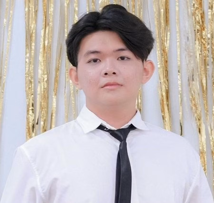 Em Trịnh Đăng Khoa, thủ khoa Kỳ thi tốt nghiệp THPT năm 2022 tỉnh Sóc Trăng. Em Trịnh Đăng Khoa, thủ khoa Kỳ thi tốt nghiệp THPT năm 2022 tỉnh Sóc Trăng.