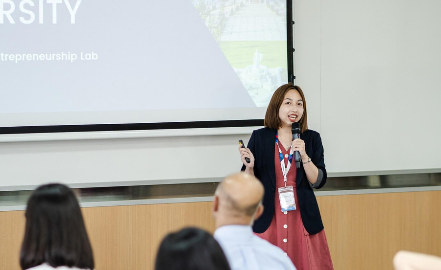 TS Phí Thị Linh Giang chia sẻ về chủ đề giáo dục khởi nghiệp. Ảnh: TG