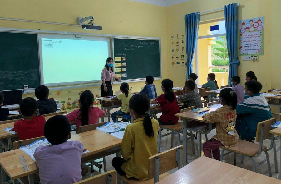 Một tiết học của học sinh Trường Tiểu học và THCS Đại Rực 2, huyện Tiên Yên, tỉnh Quảng Ninh. Một tiết học của học sinh Trường Tiểu học và THCS Đại Rực 2, huyện Tiên Yên, tỉnh Quảng Ninh.