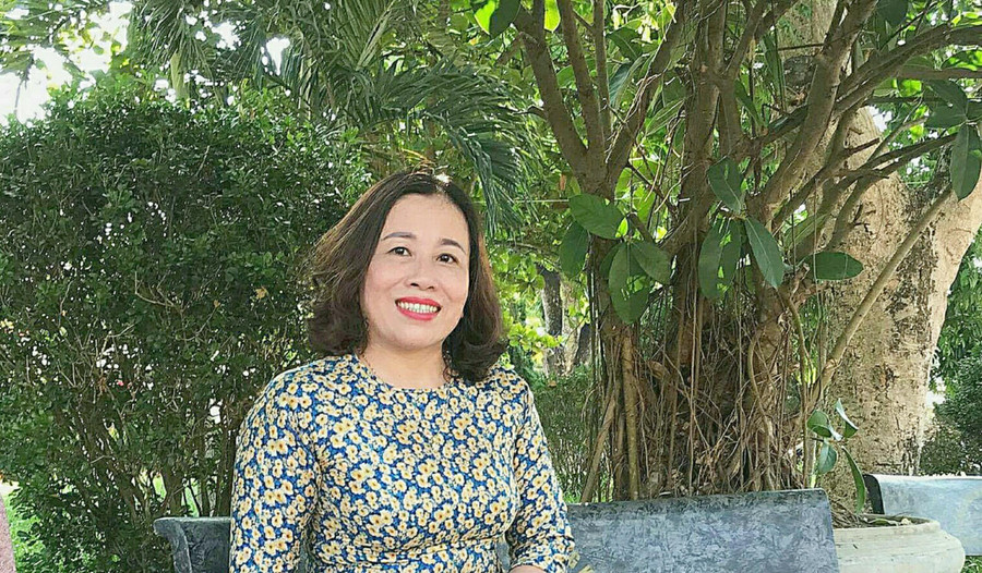 Cô Hoàng Thị Thúy Nga, Tổ trưởng Tổ Lịch sử- Địa lý - Giáo dục công dân, Trường THPT Hương Khê. Cô Hoàng Thị Thúy Nga, Tổ trưởng Tổ Lịch sử- Địa lý - Giáo dục công dân, Trường THPT Hương Khê.