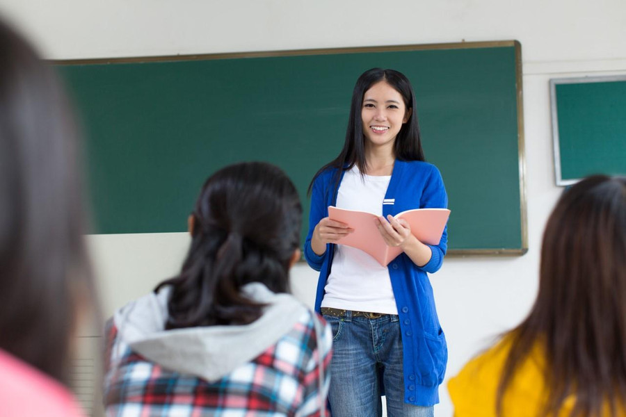 74% giáo viên cho biết họ phải dành nhiều thời gian hơn để thiết kế bài giảng “chất lượng cao” hấp dẫn và hiệu quả cho học sinh. Ảnh: Igniterecruitmentcn 74% giáo viên cho biết họ phải dành nhiều thời gian hơn để thiết kế bài giảng “chất lượng cao” hấp dẫn và hiệu quả cho học sinh. Ảnh: Igniterecruitmentcn