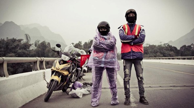 Còn nàng, trong lần đầu gặp gỡ, Huyền chỉ để ý tới chiếc xe máy phân khối lớn cực “ngầu" của Quang, khiến anh hụt hẫng. Cặp 9X mê phượt, đi hơn 30 tỉnh trong một năm