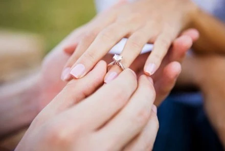Chồng mang nhẫn cưới của tôi cho bồ, tôi phải làm sao?