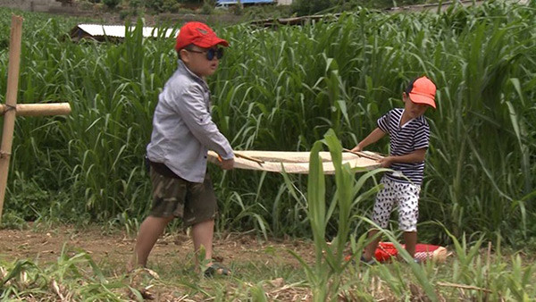 Tốt ti hóa anh hùng cứu mỹ nhân trong Bố ơi Mình đi đâu thế