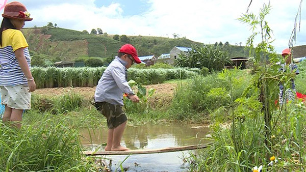 Tốt ti hóa anh hùng cứu mỹ nhân trong Bố ơi Mình đi đâu thế