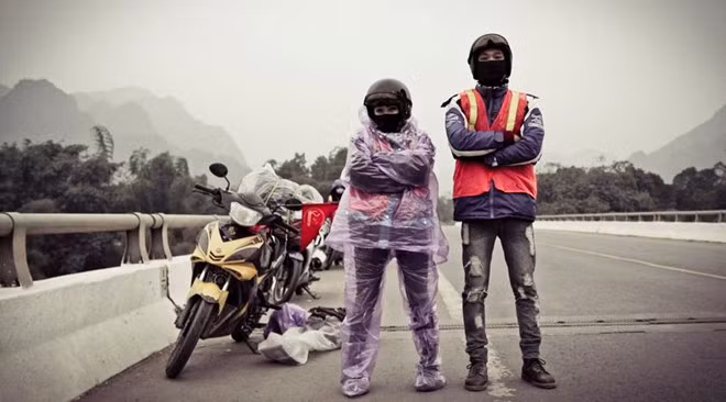 Còn nàng, trong lần đầu gặp gỡ, Huyền chỉ để ý tới chiếc xe máy phân khối lớn cực “ngầu" của Quang, khiến anh hụt hẫng. Cặp 9X mê phượt, đi hơn 30 tỉnh trong một năm