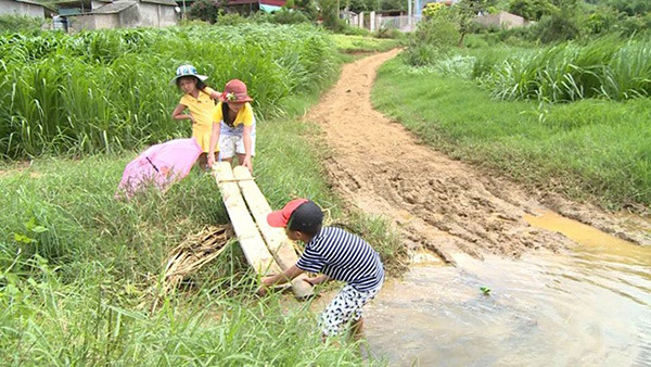 Tốt ti hóa anh hùng cứu mỹ nhân trong Bố ơi Mình đi đâu thế