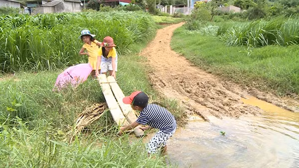 Tốt ti hóa anh hùng cứu mỹ nhân trong Bố ơi Mình đi đâu thế
