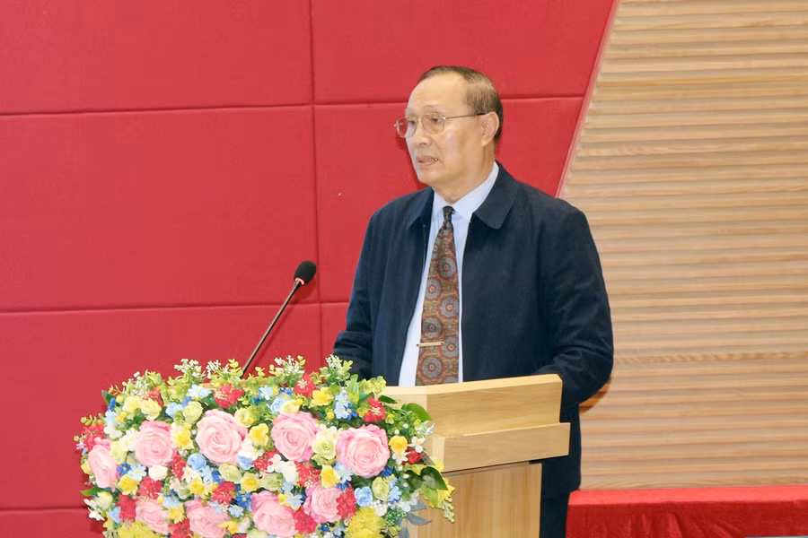 TS Nguyễn Thanh Dũng - Phó Hiệu trưởng Trường ĐH Cửu Long phát biểu tại buổi làm việc. TS Nguyễn Thanh Dũng - Phó Hiệu trưởng Trường ĐH Cửu Long phát biểu tại buổi làm việc.