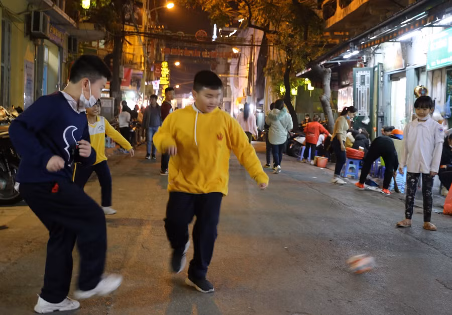 Người dân Hà Nội và du khách trong, ngoài nước có thêm không gian vui chơi giải trí cuối tuần.